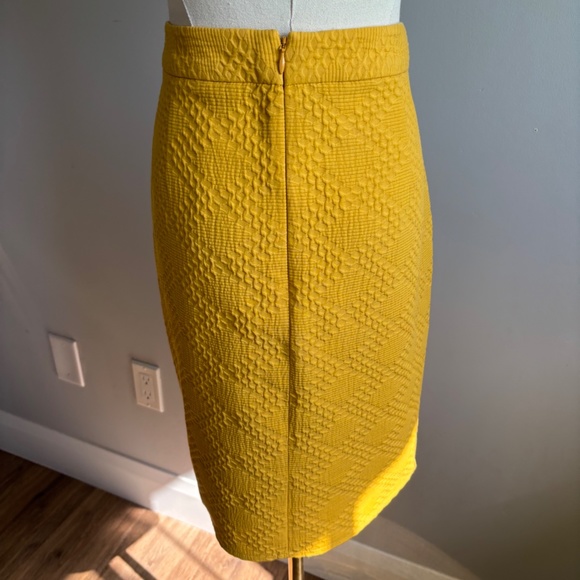 Banana Republic Yellow Pencil Skirt, SZ 8 - Picture 5 of 8